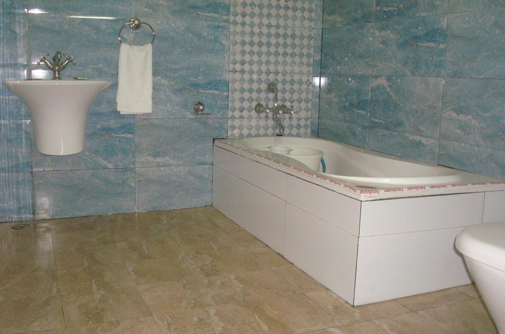 Hotel Manali Mahal Rom bilde